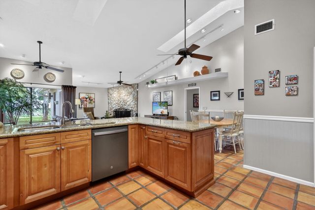 560 Juniper Place, Wellington, FL 33414