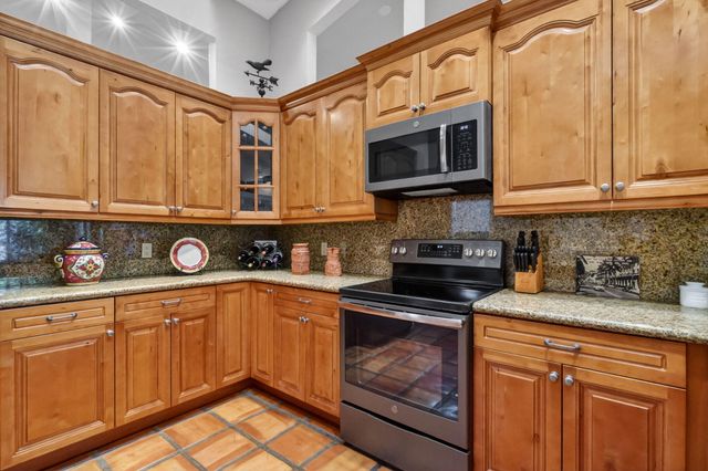 560 Juniper Place, Wellington, FL 33414