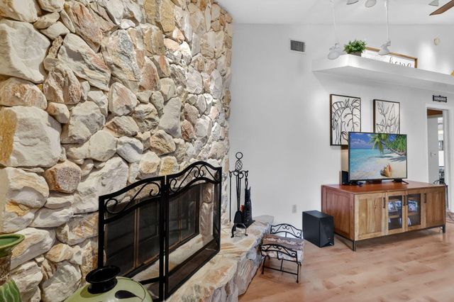 560 Juniper Place, Wellington, FL 33414