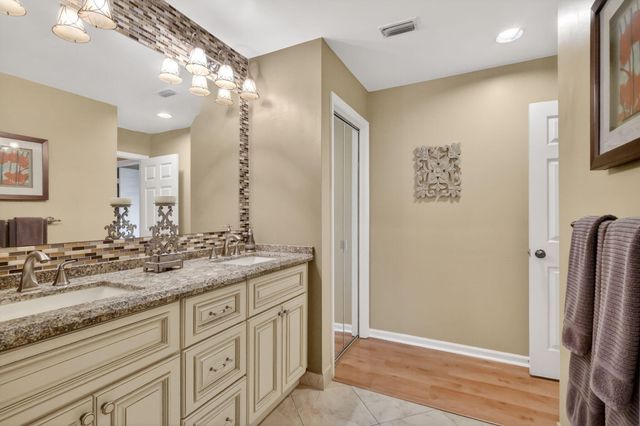 560 Juniper Place, Wellington, FL 33414