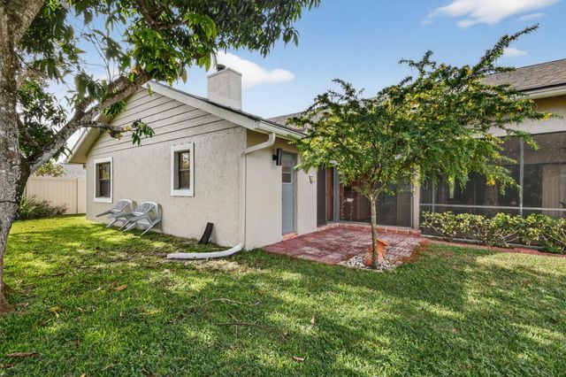 560 Juniper Place, Wellington, FL 33414