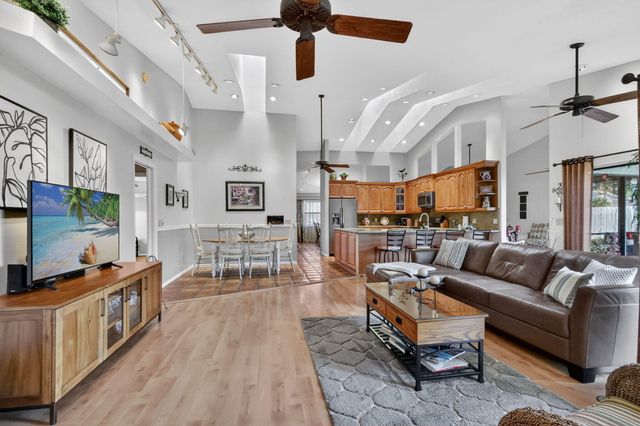 560 Juniper Place, Wellington, FL 33414