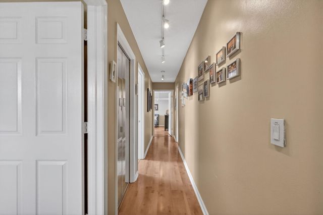 560 Juniper Place, Wellington, FL 33414