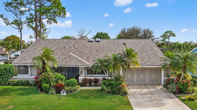 560 Juniper Place, Wellington, FL 33414