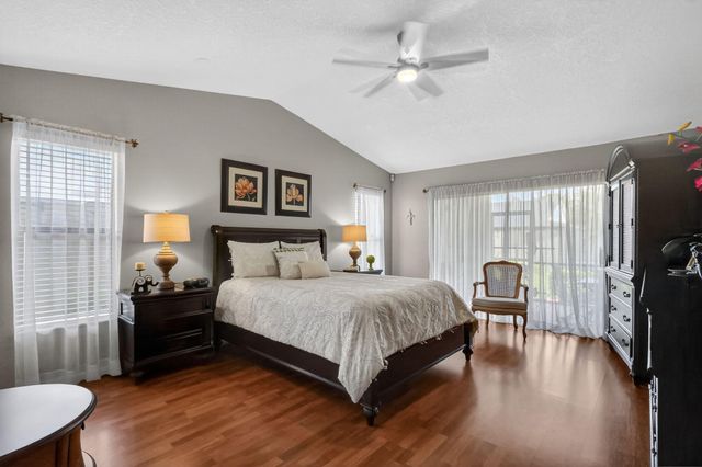 560 Juniper Place, Wellington, FL 33414