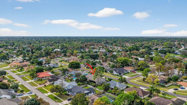 560 Juniper Place, Wellington, FL 33414