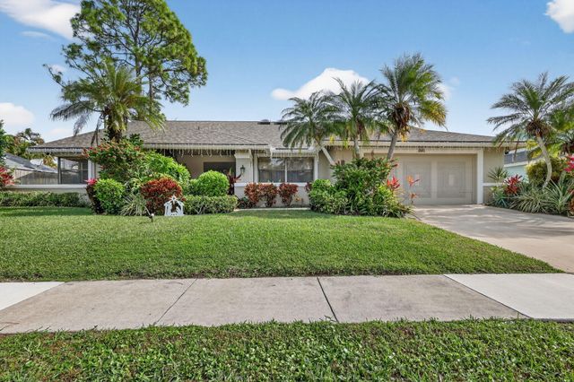 560 Juniper Place, Wellington, FL 33414