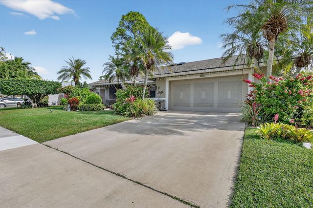 560 Juniper Place, Wellington, FL 33414