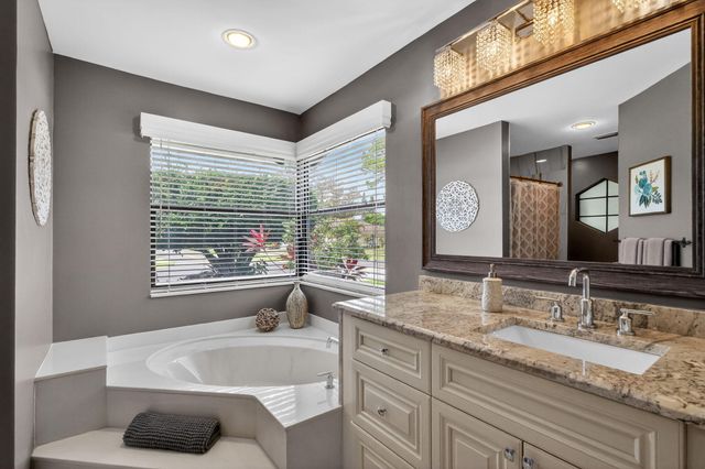 560 Juniper Place, Wellington, FL 33414