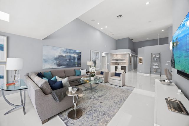 10256 Spyglass Way, Boca Raton, FL 33498