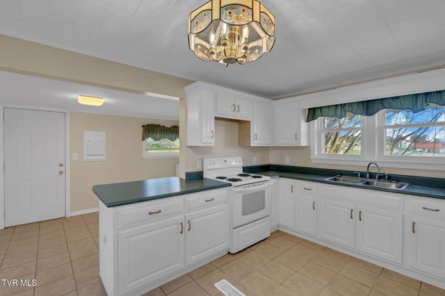 2873 Main Street, Surgoinsville, TN 37873