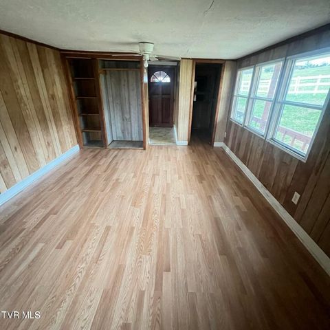 2873 Main Street, Surgoinsville, TN 37873