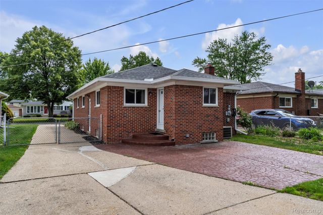 22641 Millenbach Street, St. Clair Shores, MI 48081