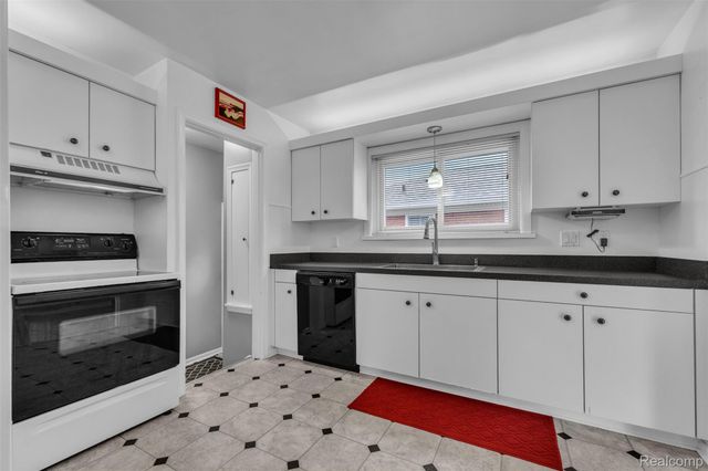 22641 Millenbach Street, St. Clair Shores, MI 48081