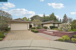 34 Sherwood Ct, Moraga, CA 94556