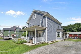 125 Center St 2, Lee, MA 01238