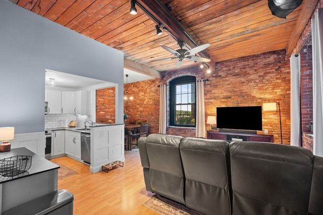 50 Rantoul St 310, Beverly, MA 01915