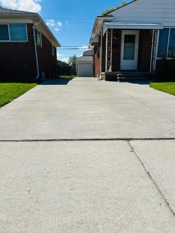 25925 Harmon Street, St Clair Shores, MI 48081