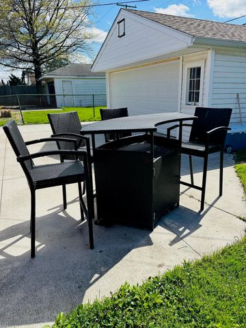 25925 Harmon Street, St Clair Shores, MI 48081