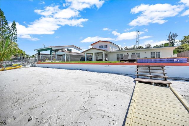 18400 NW 78th Ave, Hialeah, FL 33015