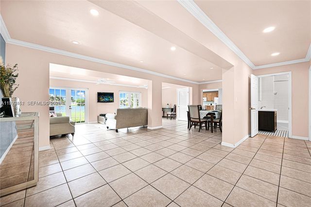 18400 NW 78th Ave, Hialeah, FL 33015