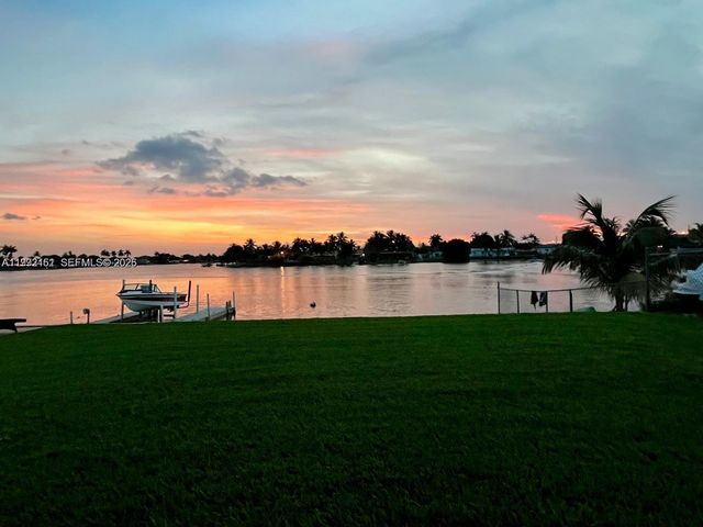 18400 NW 78th Ave, Hialeah, FL 33015