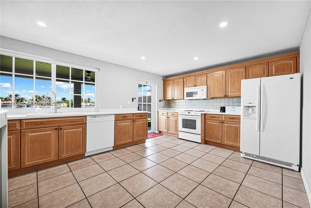 18400 NW 78th Ave, Hialeah, FL 33015