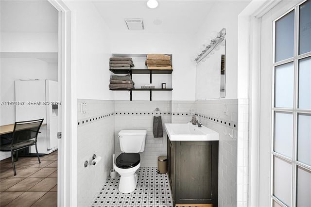 18400 NW 78th Ave, Hialeah, FL 33015