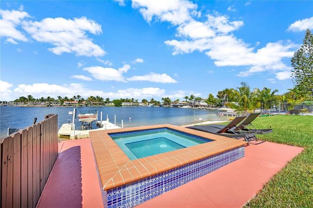 18400 NW 78th Ave, Hialeah, FL 33015