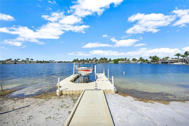 18400 NW 78th Ave, Hialeah, FL 33015