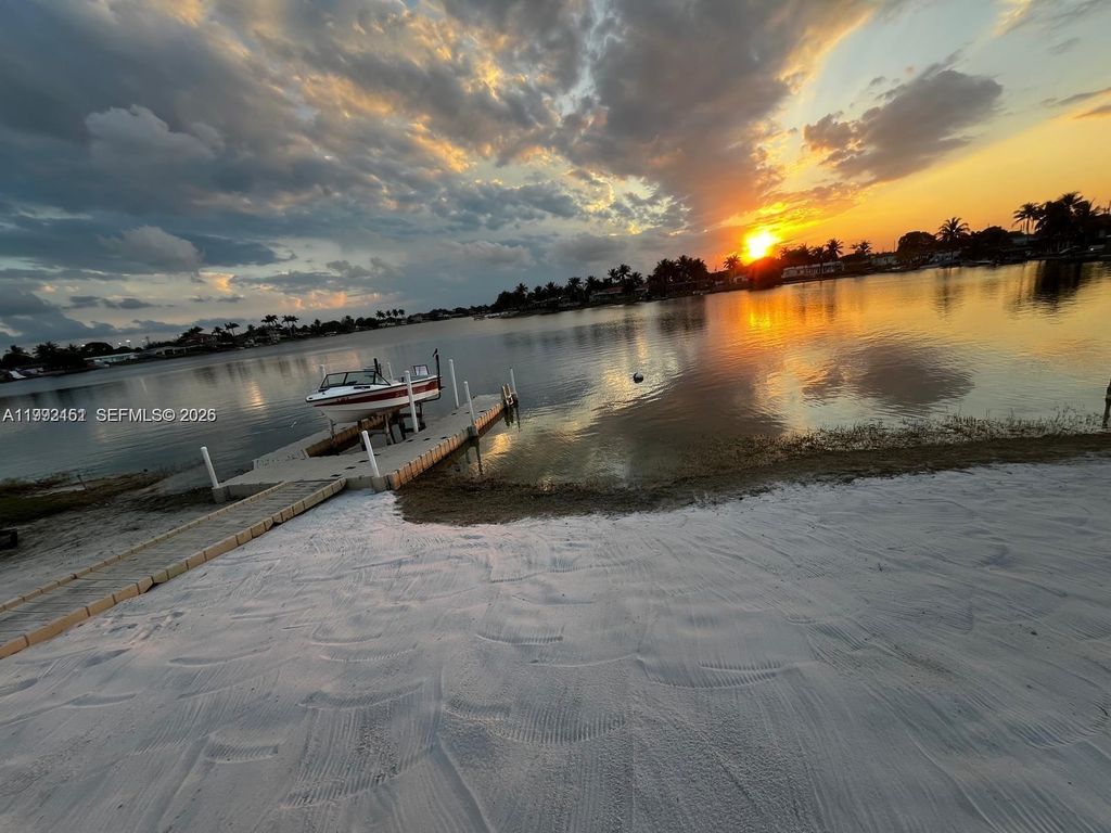 18400 NW 78th Ave, Hialeah, FL 33015