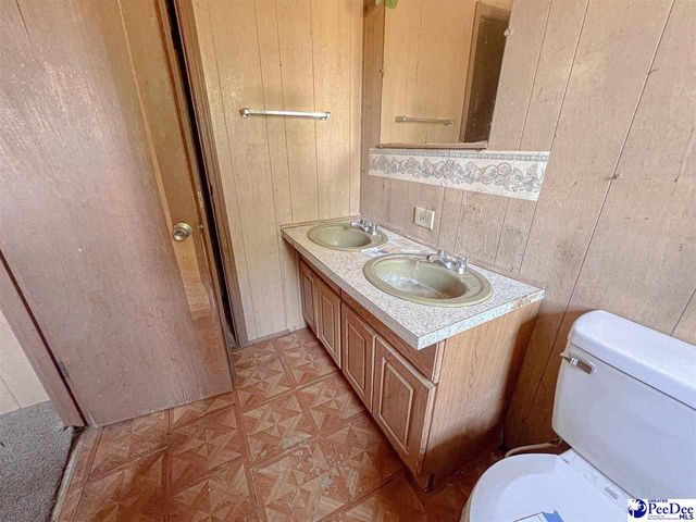 1135 Narrow Paved Rd, Lynchburg, SC 29080