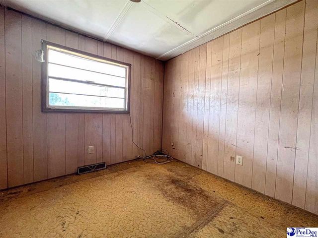 1135 Narrow Paved Rd, Lynchburg, SC 29080