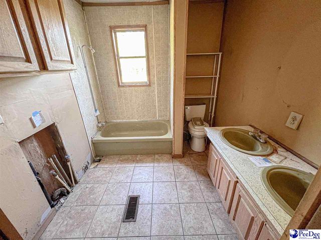 1135 Narrow Paved Rd, Lynchburg, SC 29080