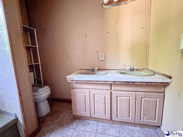 1135 Narrow Paved Rd, Lynchburg, SC 29080