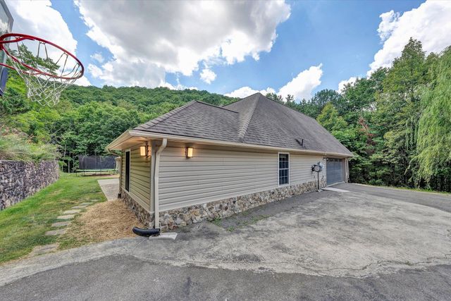 3075 Creekside DR, Salem, VA 24153