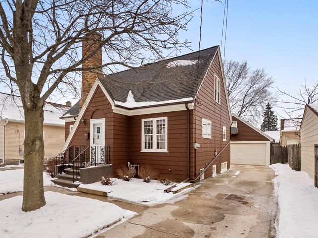 2812 School STREET, Two Rivers, WI 54241