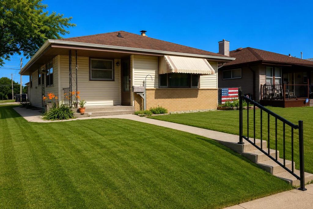 2113 Grove AVENUE, Racine, WI 53405