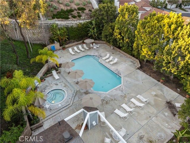 302 San Nicholas Court, Laguna Beach, CA 92651