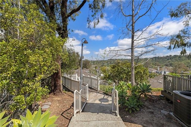 302 San Nicholas Court, Laguna Beach, CA 92651