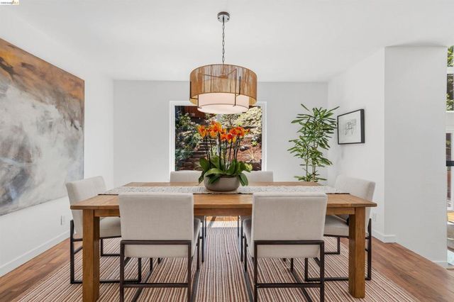 6763 Pinehaven Rd, Oakland, CA 94611