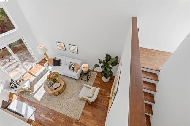6763 Pinehaven Rd, Oakland, CA 94611