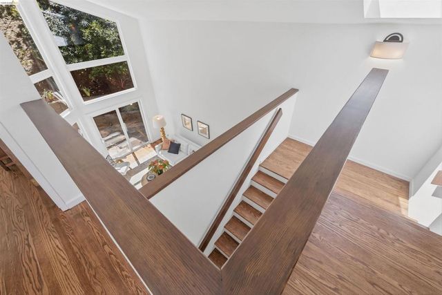 6763 Pinehaven Rd, Oakland, CA 94611