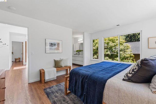 6763 Pinehaven Rd, Oakland, CA 94611