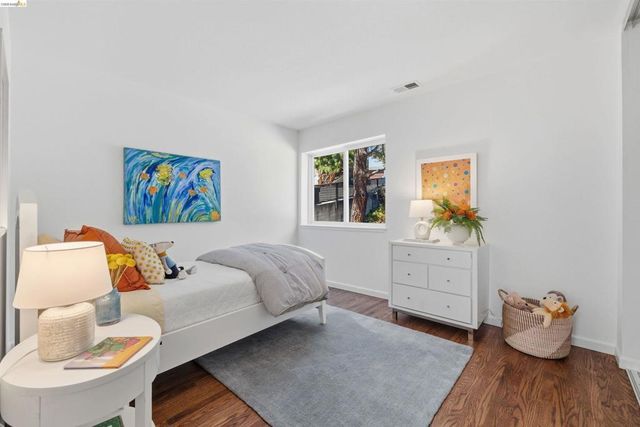 6763 Pinehaven Rd, Oakland, CA 94611