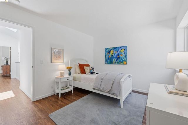 6763 Pinehaven Rd, Oakland, CA 94611