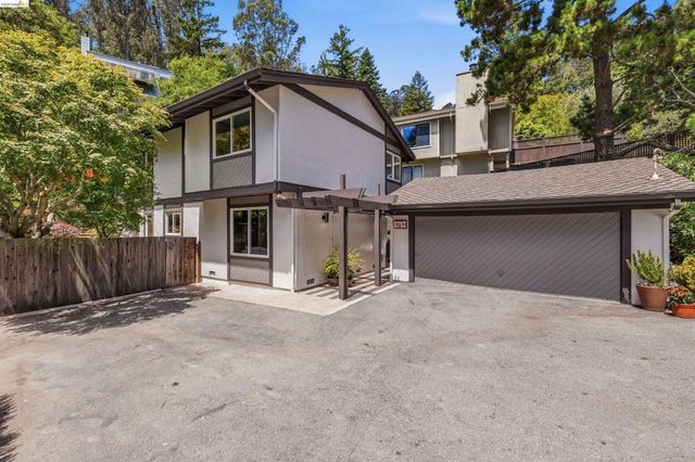 6763 Pinehaven Rd, Oakland, CA 94611