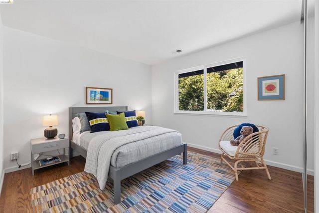 6763 Pinehaven Rd, Oakland, CA 94611