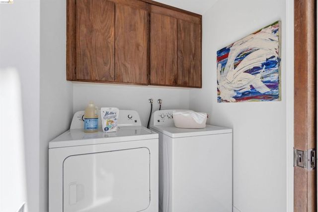 6763 Pinehaven Rd, Oakland, CA 94611