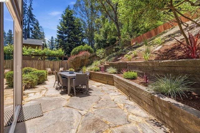 6763 Pinehaven Rd, Oakland, CA 94611